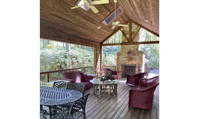 Lake Toxaway House | Bond Voyage is 5 minutes from the Greystone Inn and Lake.