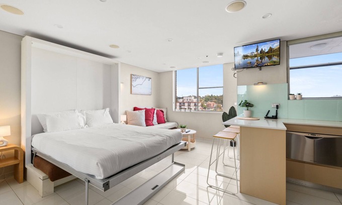 Bondi Apartment | Bondi Studio Apartment with Pool & Rooftop Views