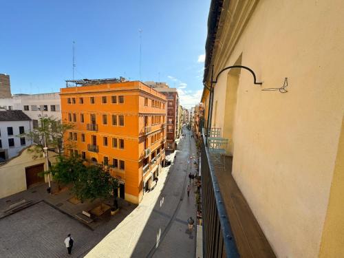 El Pilar Apartment | Bonito apartamento justo junto a la Torre de Quart