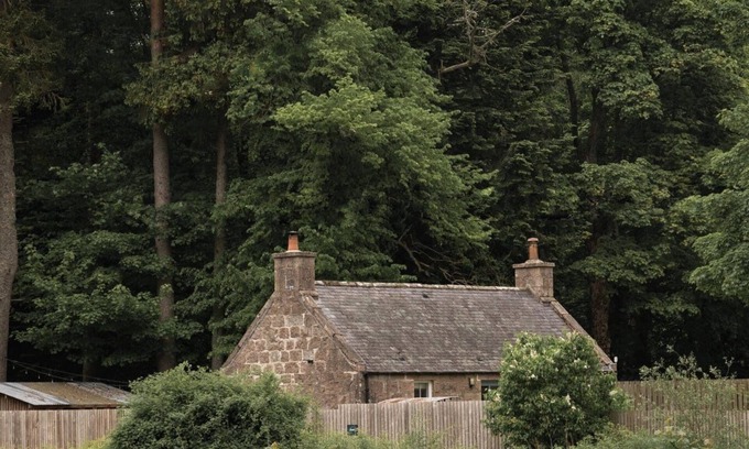 Stonehaven House | Bonnie Dye Bothy is a charming and beautifully finished countryside retreat for two. Outside, you’ll find a hand-built outdoor kitchen with a Big Green Egg barbecue and a private Swedish wood-fired hot tub. Pet friendly sleeping 2.
