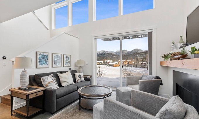 Whitefish Condo | Book a Festive Stay! Mountain View Quarry Home! Close to Downtown Whitefish!