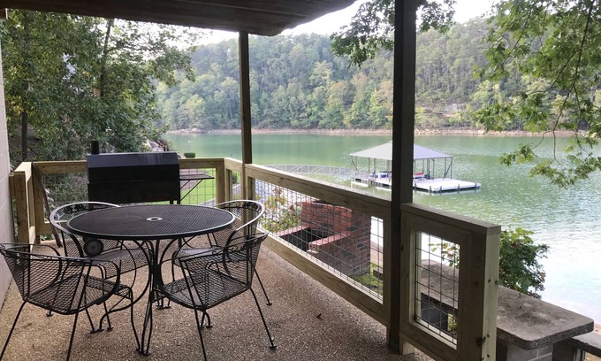 Jasper House | Book a Quick Getaway! Book Clean Slate Now!