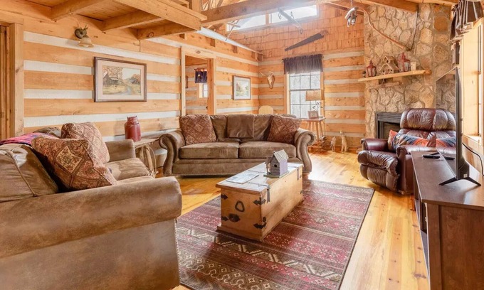 Mentone House | Book Fall B4 Sold Out!Pets+HotTub+New BATH+Cabin-GR8Coffee