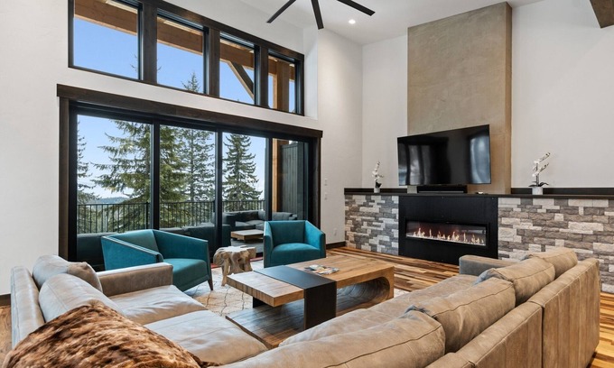 Whitefish House | Book for Summer! Luxury Ski in Ski out Townhome off chair 6 on Big Mountain! Private hot tub!