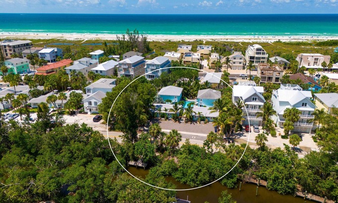 Siesta Key Condo | 🦩Book Me Baby! Wildflower Inn Siesta Key #4 Frangipani🦩