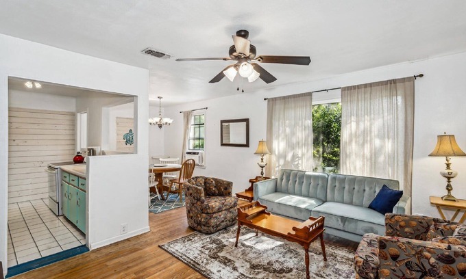 South Pensacola House | *BOOK ME* Light & Bright 2 Bedroom Home