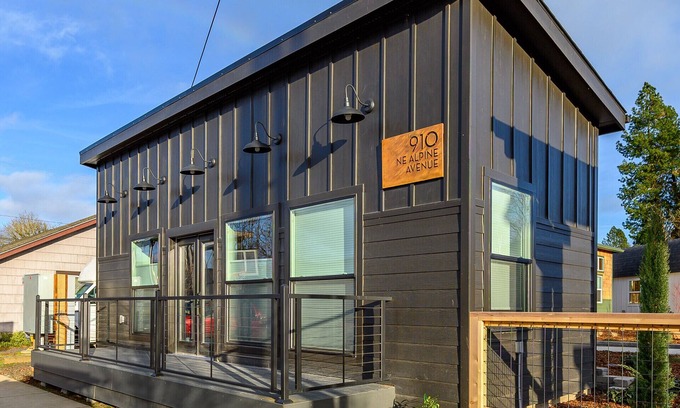 McMinnville Cottage | Book the Urban Loft at The Boutique Retreat in historic downtown McMinnville.