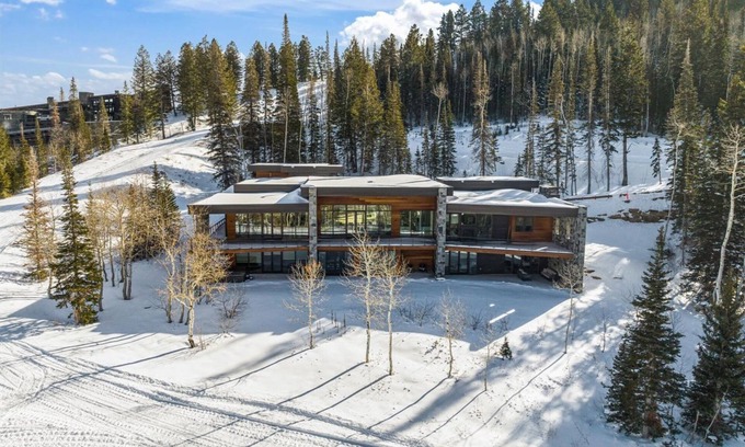 Park City House | Book Today for a Holiday Stay! Luxury Ski-in, Ski-out Home with Hot Tub