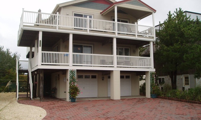 South Beach Haven House | BOOKING SPRING AND SUMMER 2024 AND BEYOND! BEAUTIFUL HOME!