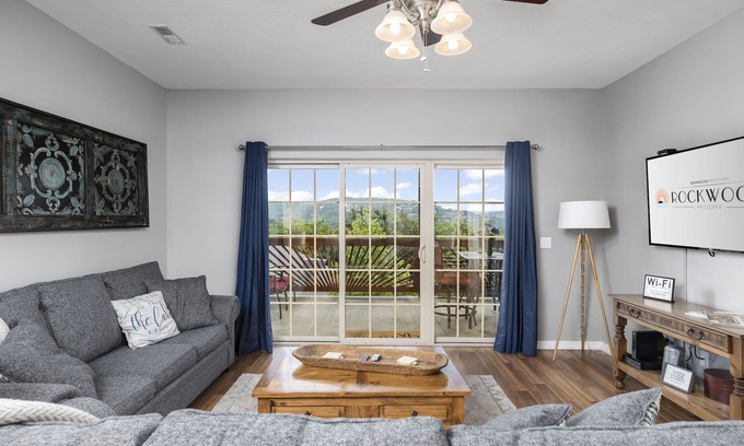 Indian Point Condo | BookRockwood Lake-access 3 bdrm Condo w/FREE Silver Dollar City ticket & more