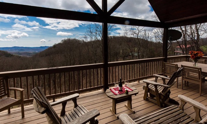 Boone House | Boonedoggle - Cabin, Views, HT, FP