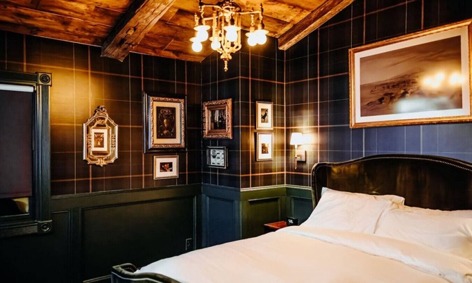 Tomahawk Hotel | Bootleggers Lodge - Marionne & Quinn