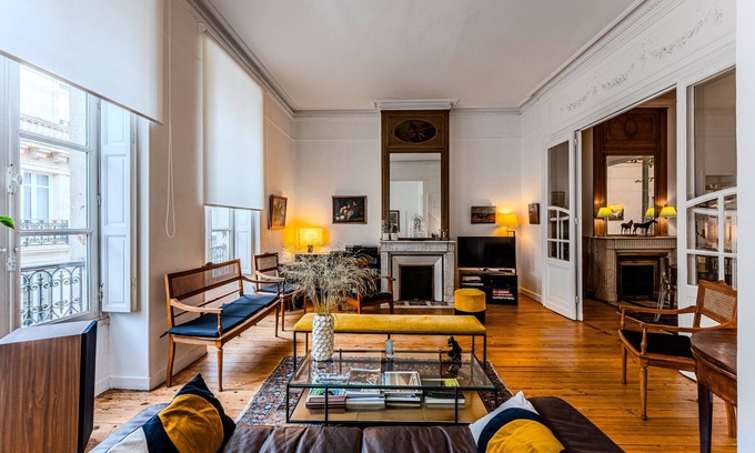 Bordeaux City Centre Apartment | Bordeaux city center: Elegance, calm and authenticity