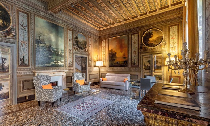 Rione VIII Sant'Eustachio Apartment | Borghese Palace, a Burghesius home
