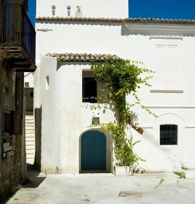 Strongoli House | BORGO PETELIA, Casa Fazio, Antica piccola casa con loggia e scala esterna
