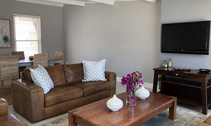 Knysna Central Apartment | Bosch On Grey