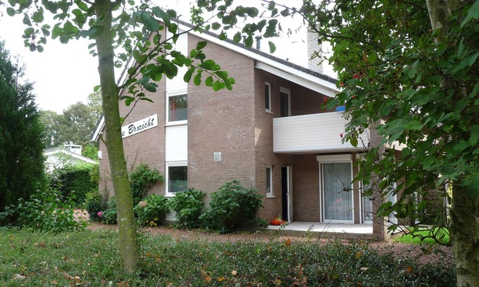 Oostkapelle Apartment | Boszicht 1 aan de Kust luxury apartment 4 people. Beach 800 mtr