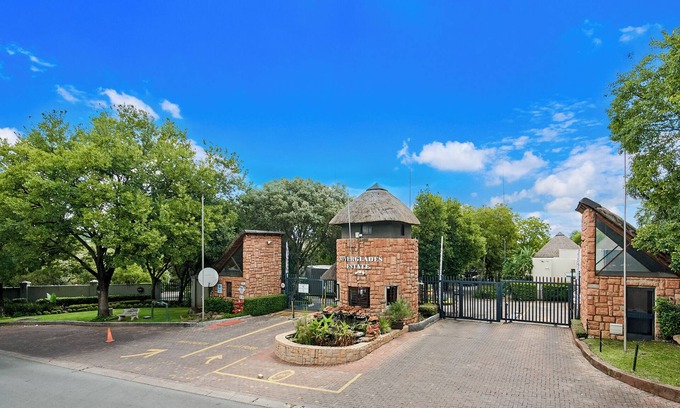 Greater Johannesburg Metropolitan Area Apartment | Botanic Bliss Apartment