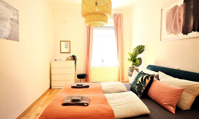 Grombuhl Apartment | ★ Botanical velvet apartment ★ with sunny balcony
