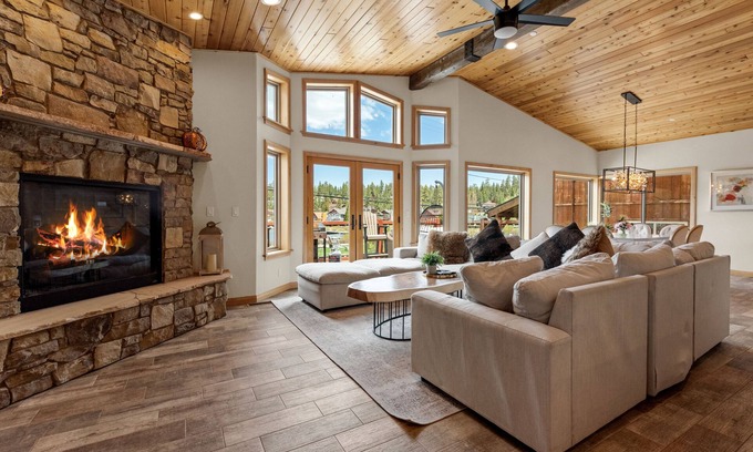 Big Bear Lake Ski Chalet | Boulder Bay Chalet Lakefront - Luxury Lakefront, Hot Tub, Pool Table, Foosball, Ping Pong, Lake View