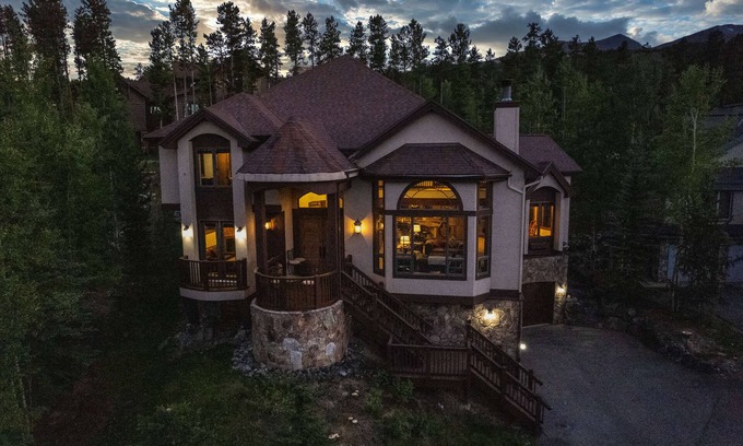 Boulder Ridge House | Boulder Ridge Retreat: Slopeside Luxury Private Home