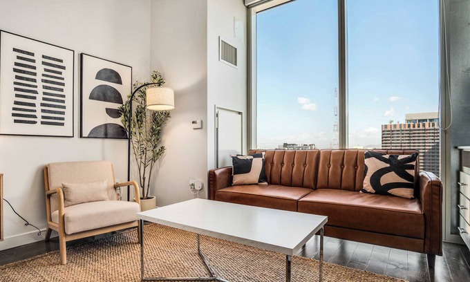 Downtown Phoenix Apartment | Boulevard Stays Highrise STU Sky Pool, Parking, Gym 22