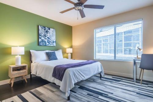 Riverside Apartment | Boulevard Stays Relaxed King Suite Near Downtown Pool & Gym Access
