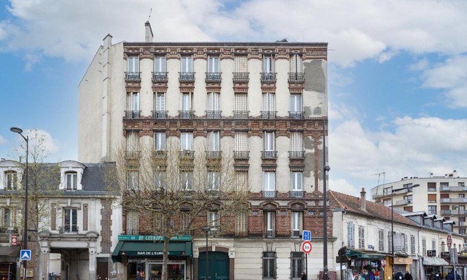 Le Bourget Apartment | Bourget RER Studio 2ème droite