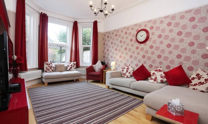 Westbourne House | BOURNECOAST: 6 BED HOUSE WITH GARDEN - WIFI - GAMES ROOM - NEAR SHOPS/BEACH-8380