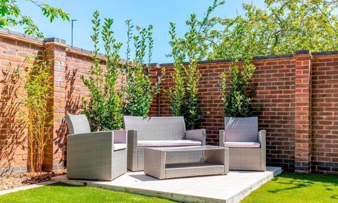 Christchurch House | Bournecoast: Charming Four Bedroom Holiday Home Near River AND Beaches - Hb8512