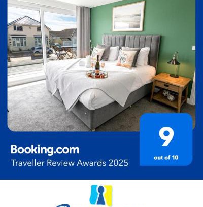 Southbourne Apartment | BOURNECOAST - Stylish Flat with BALCONY - SEA GLIMPSES - 10 MIN WALK TO BEACH - PARKING - WIFI - FM8406