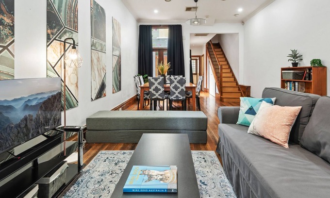 Prahran House | Boutique 1-Bed Terrace Metres from Chapel St