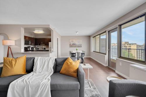 Crystal City Apartment | Boutique DCA Unit-Sleeps 7-Free Parking-Great Spot