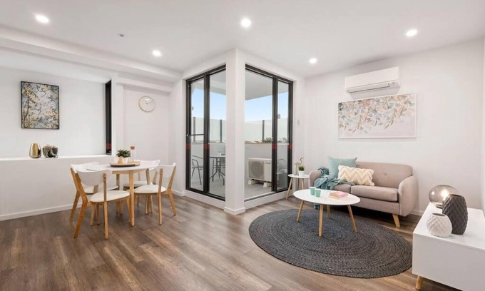 Heidelberg Heights Apartment | Boutique Heidelberg Heights 2BR Apartment 105