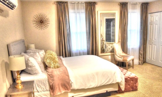 Chautauqua Cabin | Boutique room at the Magnolia Lodge in Chautauqua