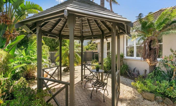 Sandringham House | BOUTIQUE STAYS - Sandy Breeze 1