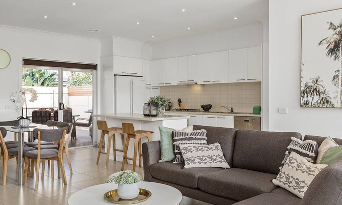 Mentone House | BOUTIQUE STAYS - The Richardson