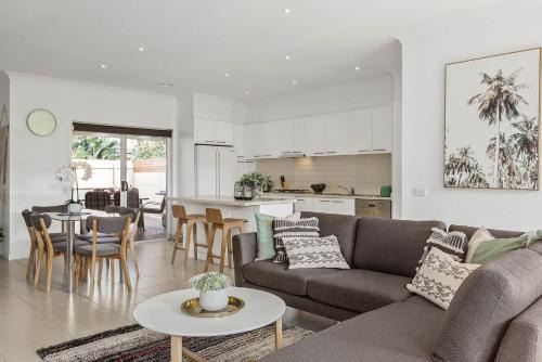 Mentone House | Boutique Stays - The Richardson