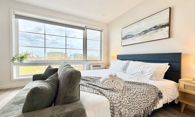 Poplar Apartment | Boutique Studio with Rooftop View and Gym