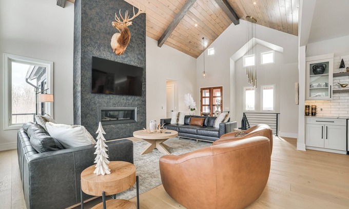 Boyne Falls House | Boyne Mtn Retreat w/Hot Tub + Shuttle to Resort!