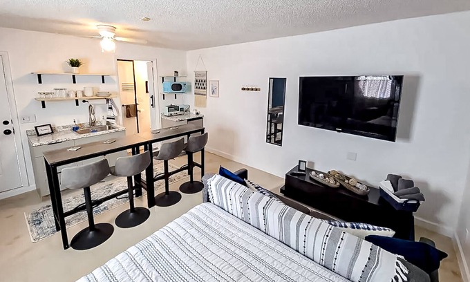 Boynton Beach Apartment | Boynton Beach Beauty, B | Studio in Boynton Beach