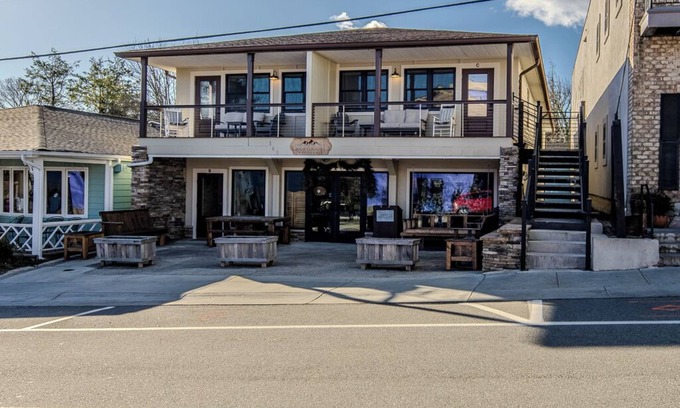 Blowing Rock House | BR Walkabout C - Steps to Downtown Blowing Rock - Updated 2BR Apartment on