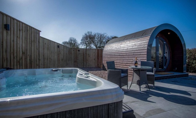 Tenby Apartment | Bracken Burrows - 1 Bedroom Pod - New Hedges