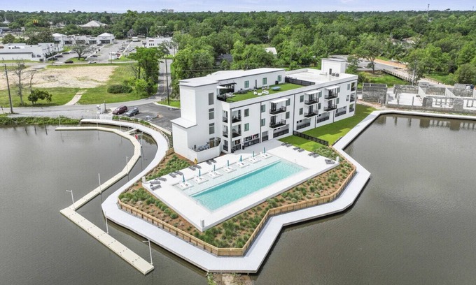 Gulfport Condo | Brand New 1 Bedroom Condo-Luxurious Waterfront Pool-Sleeps 4