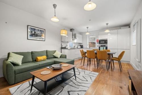 Munster Apartment | Brand NEW 2 BR Fulham Apartment Near Tube Station COZY