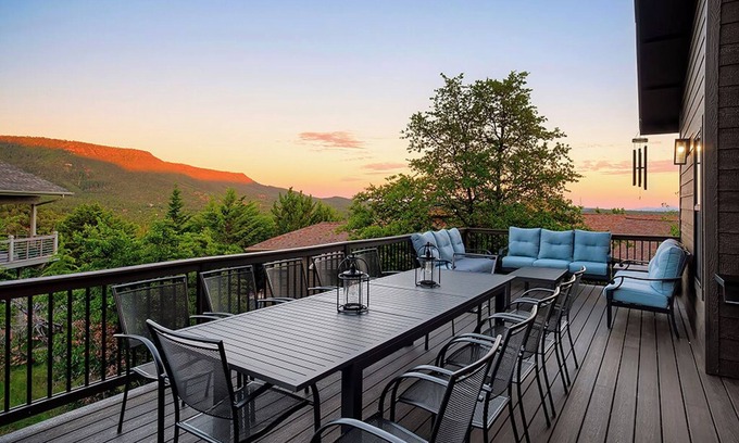 Pine Cabin | Brand New 2023 Cabin: Luxury Meets Nature – Sleeps 14, Views & Modern Amenities!