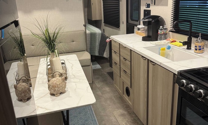 Crystal Beach House | BRAND NEW 2025 RV on a Private Canal Lot and close to Beach