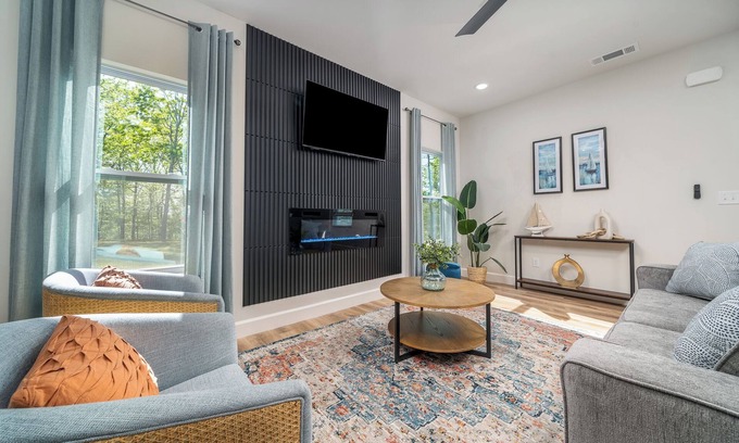 Gainesville House | Brand new 3 bd home - 10 mins from Downtown Gainesville