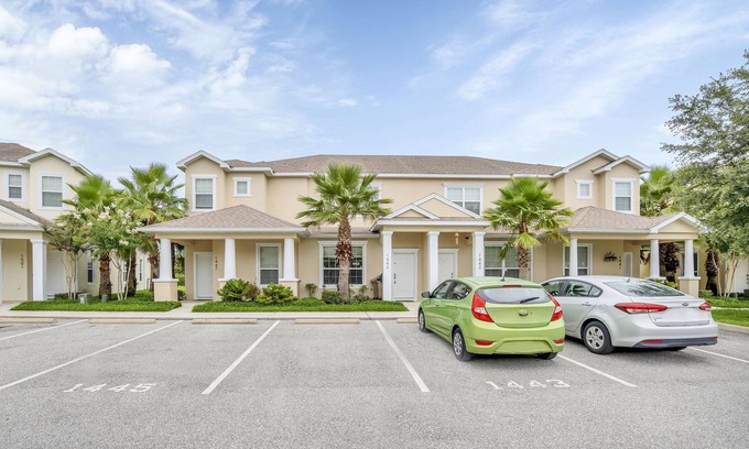 Clear Creek House | Brand New 3 bed Modern Town Home On a Luxury Development Close to Disney