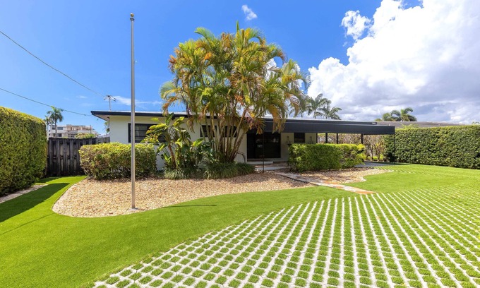 Lauderdale Harbours House | BRAND NEW 4 Bedroom Modern Waterfront Haven